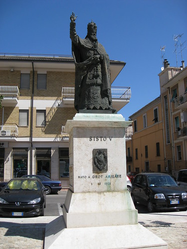 Statua Papa Sisto V