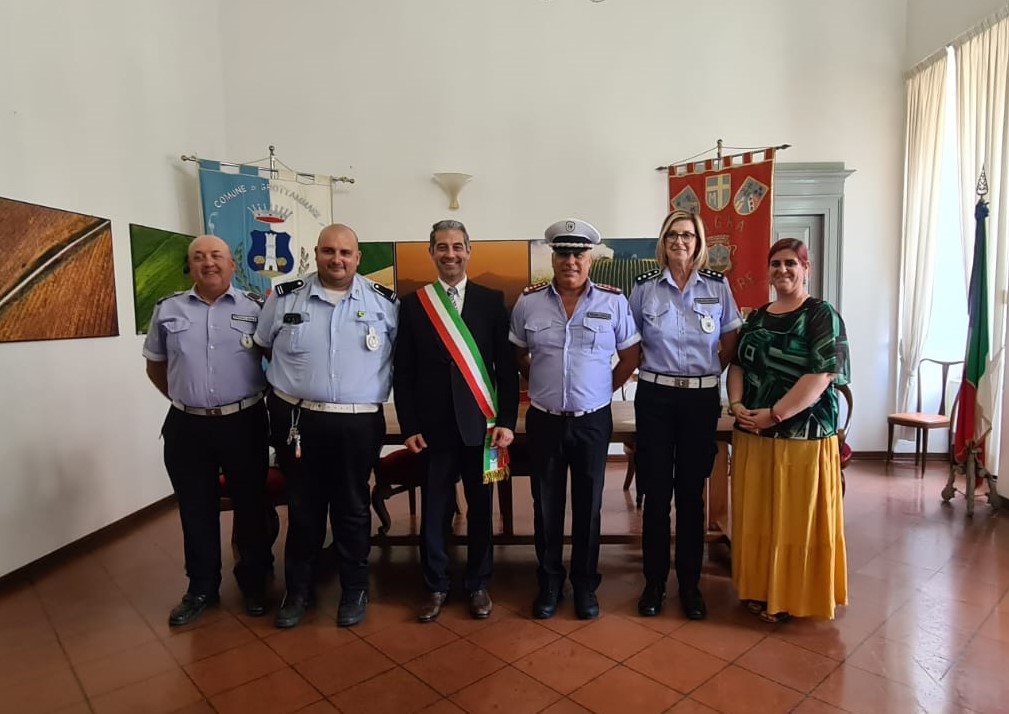 Consegna encomi polizia locale