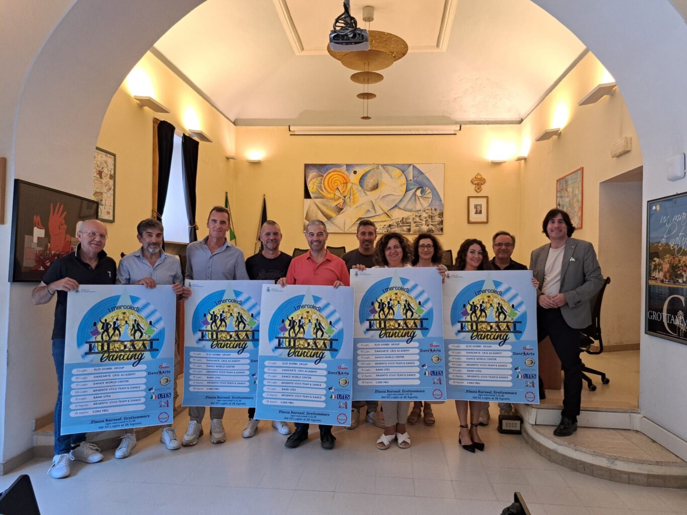 I protagonisti del cartellone insieme agli amministratori comunali